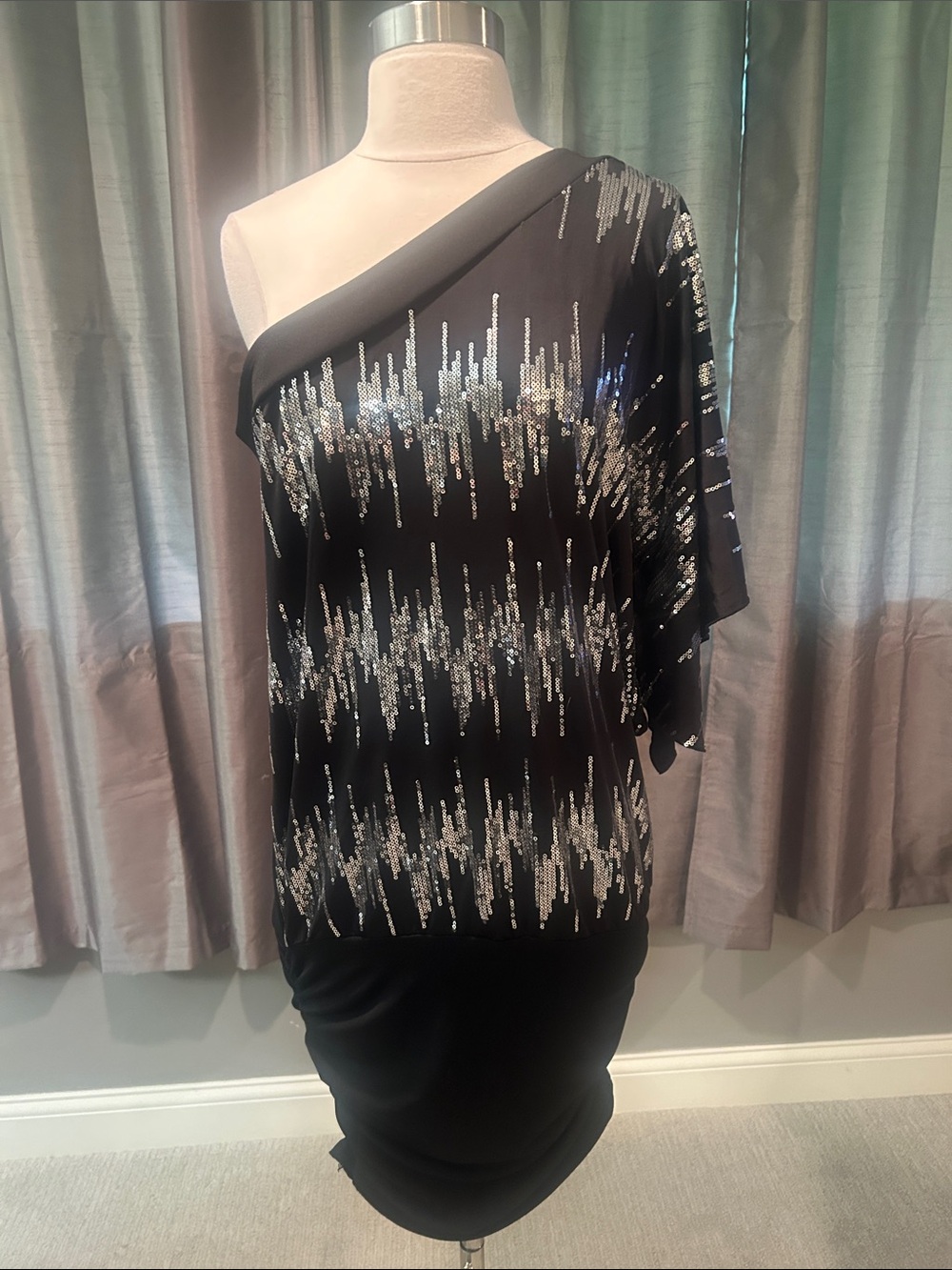 Studio Y Black One-Shoulder Sequin-Accent Dress